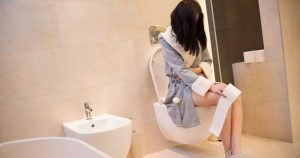 طول فترة الجلوس على المرحاض قد تسبب مرضا خطيرا