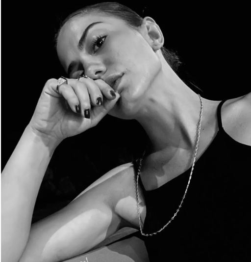 التركية ديميت أوزدمير تقول انها تلبس البكيني وتتحدث عن التعري بشكل كامل 1