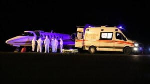 طائرة اسعاف تركية تنقل مواطنين من روسيا للعلاج