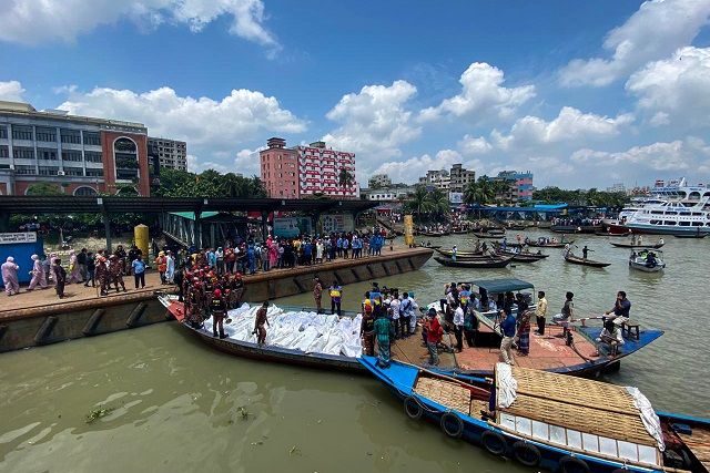 بنغلادش تستيقظ على حادث مؤلم.. غرق عبارة ومصرع أكثر من 25 حتى الان 7