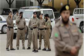 فيديو| تفاصيل محاولة قتل نجم شهير في شوارع السعودية 15