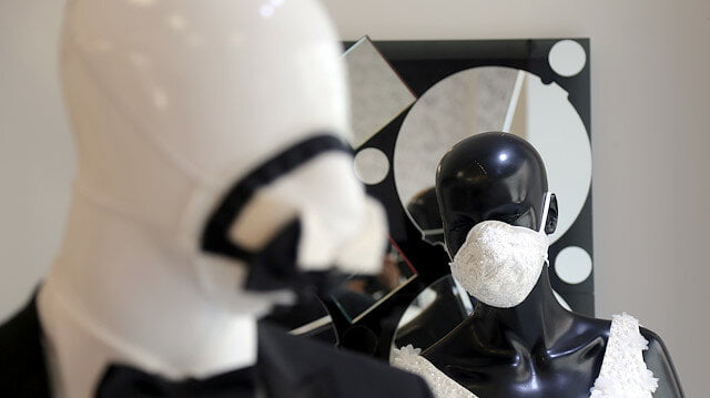 موضة تركية.. كمامات فريدة للعرسان 2 موضة تركية.. كمامات فريدة للعرسان 1