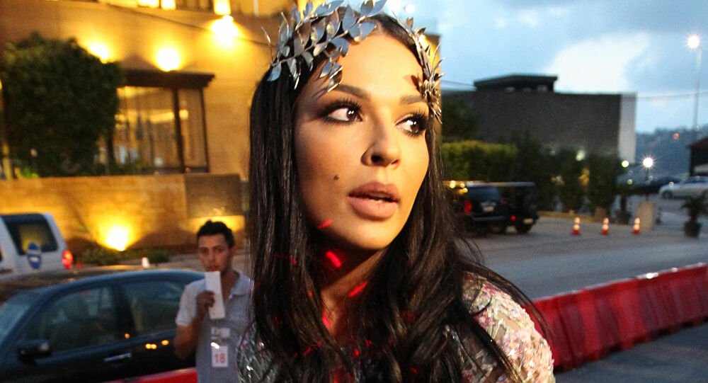 موقف محرج للفنانة اللبنانية نادين نجيم يحصد ملايين المشاهدات (فيديو) 1
