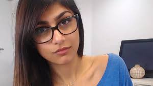 شاهد ميا خليفة تشغل “دماغ” جنود ترامب في سوريا وهذا ما فعلوه! 1