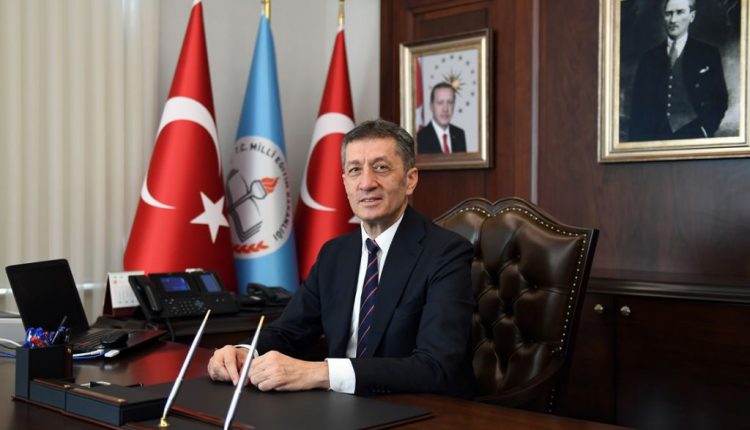 وزير التعليم التركي: الاثنين المقبل عودة التعليم الوجاهي لهذه المراحل