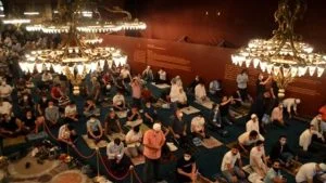 الأولى منذ 86 عاماً.. الآلاف يؤدون صلاة العيد في آيا صوفيا