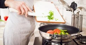 أطعمة تهدد الصحة إذا لم تطبخ جيداً