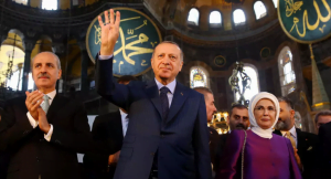أردوغان يزور ضريح الفاتح ويعلن أعداد مصلي الجمعة بآيا صوفيا