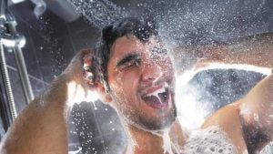 مخاطر استنشاق البخار أثناء الاستحمام.. قد يؤدي الى الوفاة!