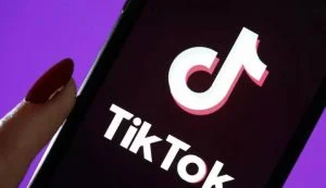 جريمة لم تكتمل.. مجرم يقاطع رقصة فتاة في بث على “تيك توك”