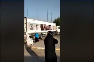 فيديو صادم.. نقل جثث كورونا في شاحنة بعاصمة عربية