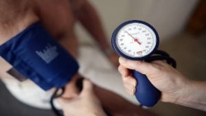 طبيب روسي يكشف سبب غير متوقع لارتفاع ضغط الدم