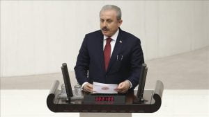 رئيس البرلمان التركي يتلقى التهاني بمناسبة انتخابه مجددا