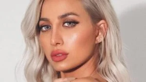 صور للموديل السعودية روز تثير غضب الجمهور.. شاهد!