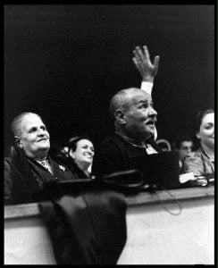 صور نادرة لقائل "عظمة على عظمة يا ست" لكوكب الشرق أم كلثوم 2 صور نادرة لقائل "عظمة على عظمة يا ست" لكوكب الشرق أم كلثوم 1