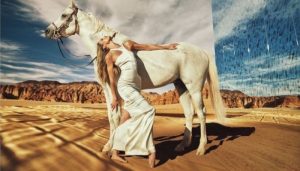 جلسة تصوير "نادرة" لعارضات أزياء في العلا السعودية "صور" 9