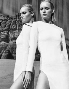 جلسة تصوير "نادرة" لعارضات أزياء في العلا السعودية "صور" 7