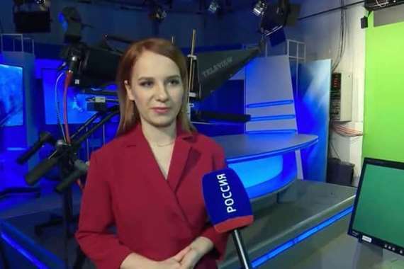 عرض جديد لـ"ممرضة كورونا" التي ظهرت بملابس مثيرة 1