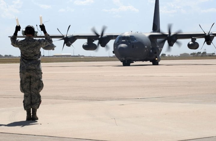 جسر جوي بين تركيا وليبيا.. وهبوط مباشر لطائرة بـ"الوطية" 1