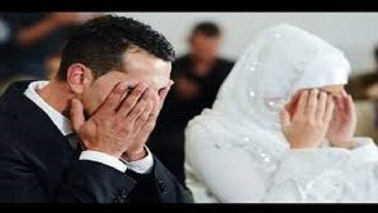 عريس ينهار فجأة وينفجر بالبكاء أمام عروسه في ليلة الدخلة لسبب صادم لا يخطر على بال 1