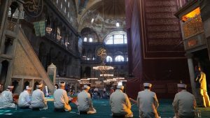 الرئيس أردوغان يهنئ المسلمين بـ”جمعة آيا صوفيا المباركة”
