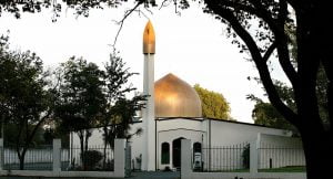 “اعتداء فظيع” داخل مسجد في دولة عربية يسفر عن مقتل مصل