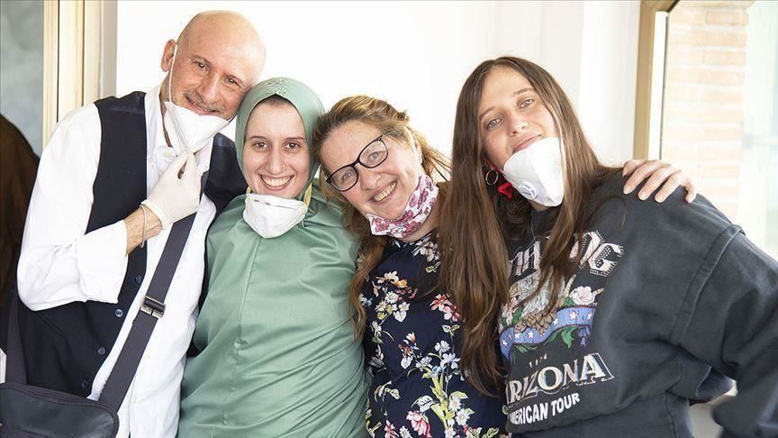 ايطالية تعتنق الاسلام بعد ان حررتها الاستخبارات التركية في كينيا 37