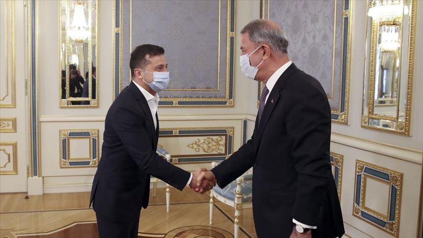 لقاء مهم بين وزير الدفاع التركي والرئيس الأوكراني في كييف 35