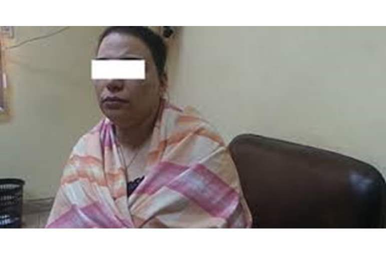 شابان يضبطان أمهما عـ.ارية تمامًا في أحضان شاب وبعد طعنه كانت المفاجأة 9