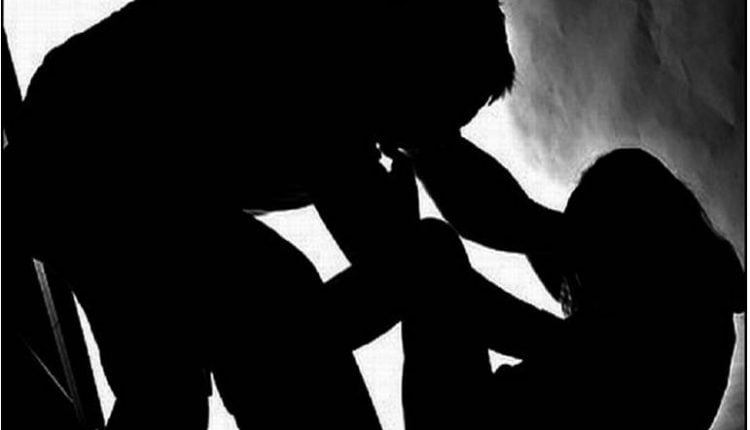 بالاعتداء على رجل مُس