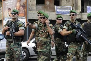 بدولة عربية.. يستعين بـ5 أشخاص لخطف حبيبته