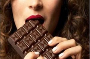 ماذا يحدث لجسمك عند تناول الشوكولاتة كل يوم | لن تصدق