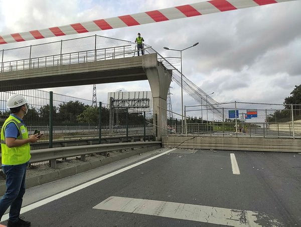 كاد ان يتسبب بكارثة.. انهيار كبير في الشق الاوروبي من اسطنبول (شاهد) 17