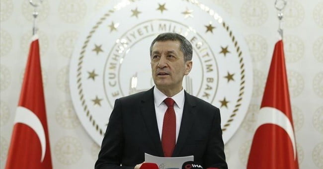 زير التعليم التركي ضياء سلجوق