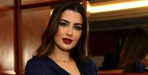 روان بن حسين في أول ظهور لها بساقها المكسورة