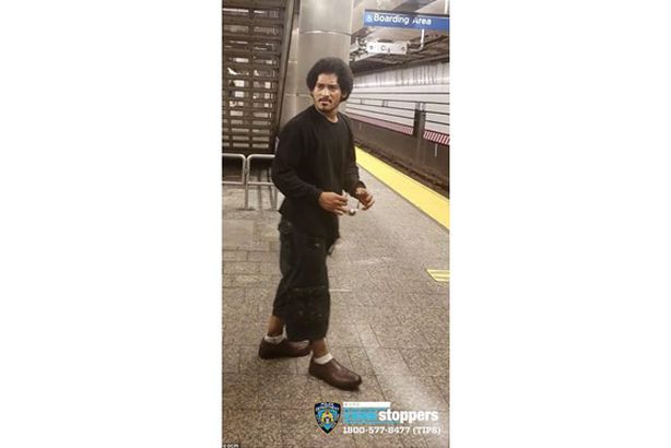 مشهد صادم.. اغتصاب فتاة على رصيف المترو (شاهد) 19