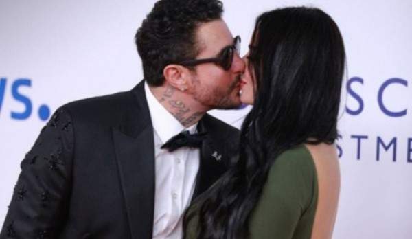 الفنان المصري أحمد الفيشاوي يُهدي متابعيه صورة فاضحة لزوجته بمناسبة عيد الأضحى! 10