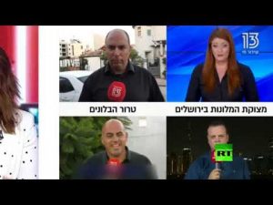 مراسل قناة إسرائيلية يسقط مغشيا عليه خلال بث مباشر من دبي (فيديو)