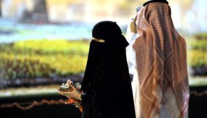 شاهد باحثة اجتماعية توجه نصيحة لرجال الخليج : تزوج الثانية لتؤدب الأولى!