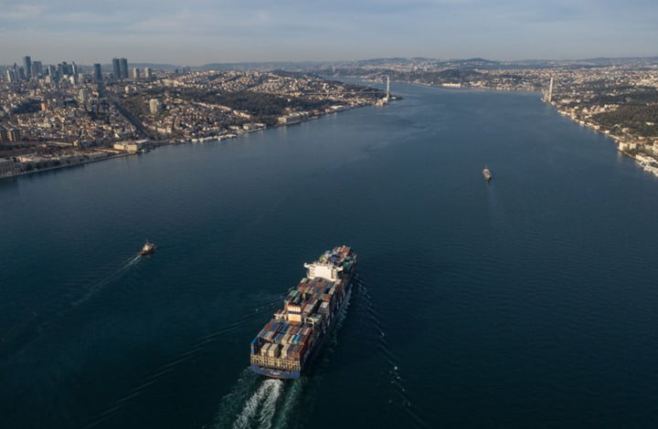 مشاهد لعبور سفينة الـ"نترات" للبوسفور في الطريق لبيروت 35