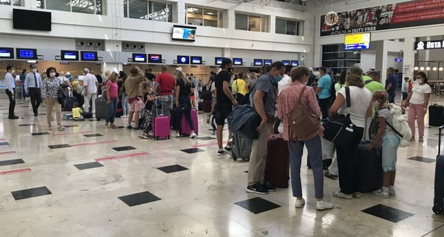 أنطاليا التركية تستقبل 100 ألف سائح أجنبي في 3 أيام 1