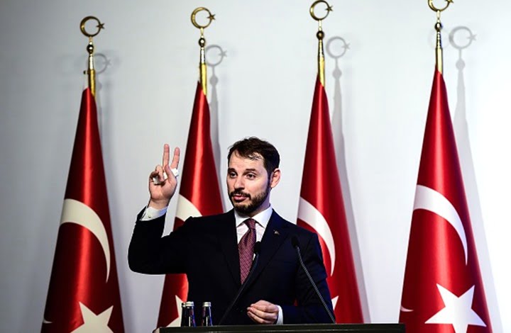 هكذا علق وزير المالية التركي على هبوط الليرة لمعدل قياسي 9