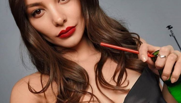 الفنانة التركية هازال فيليز