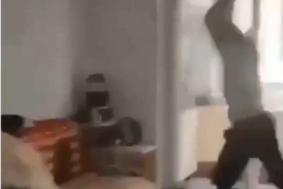 فيديو تقشعر له الأبدان.. أب متوحش يسحق رضيعه 19