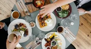 خبيرة تغذية تكشف أخطر وجبات الإفطار