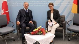 تركيا: وزير الدفاع ونظيرته الألمانية يبحثان ملف شرق البحر المتوسط