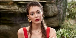 ديلان دينيز تظهر علنا لأول مرة مع حبيبها الجديد.. هل ارتبطا؟ (صور)