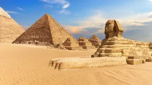 صور نادرة .. شاهد الأهرامات قبل 100 عام في فيضان نهر النيل