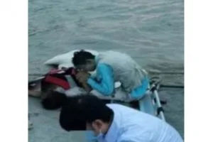 فيديو مرعب .. نهاية صادمة لـ عروسين حاولا التقاط صورة على البحر