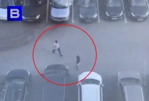 مشهد صادم .. لن تتخيل ماذا فعل هذا الرجل بامرأة روسية في الشارع العام !